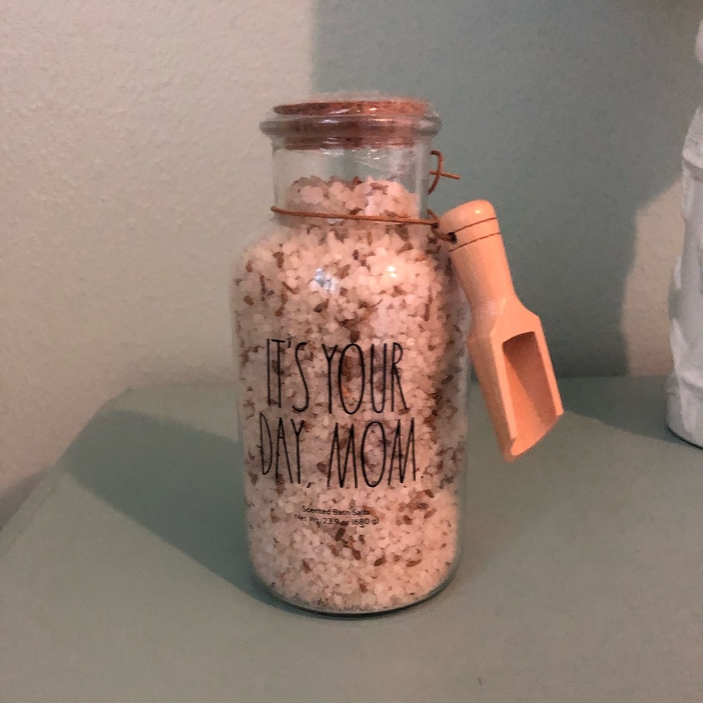 Rae Dunn Scented Bath Salts Jar “IT’S YOUR DAY MOM”.  23.9 oz
NEW!